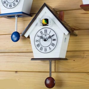 Horloge Coucou Avec Oiseau Qui Sort