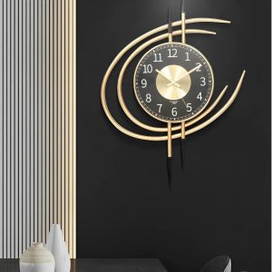 horloge en métal doré