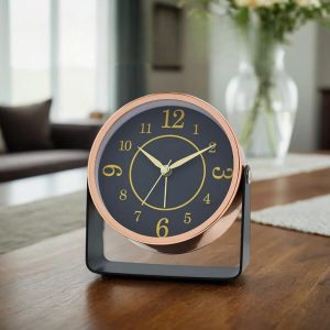 réveil moderne design sur une table