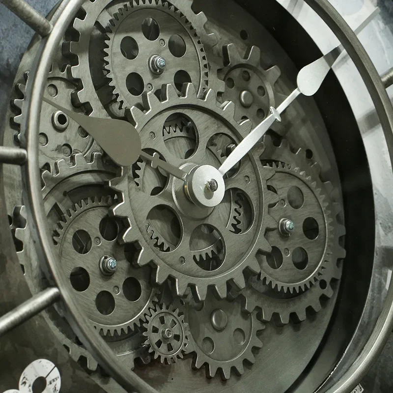 gros plan des engrenages de l’horloge murale industrielle
